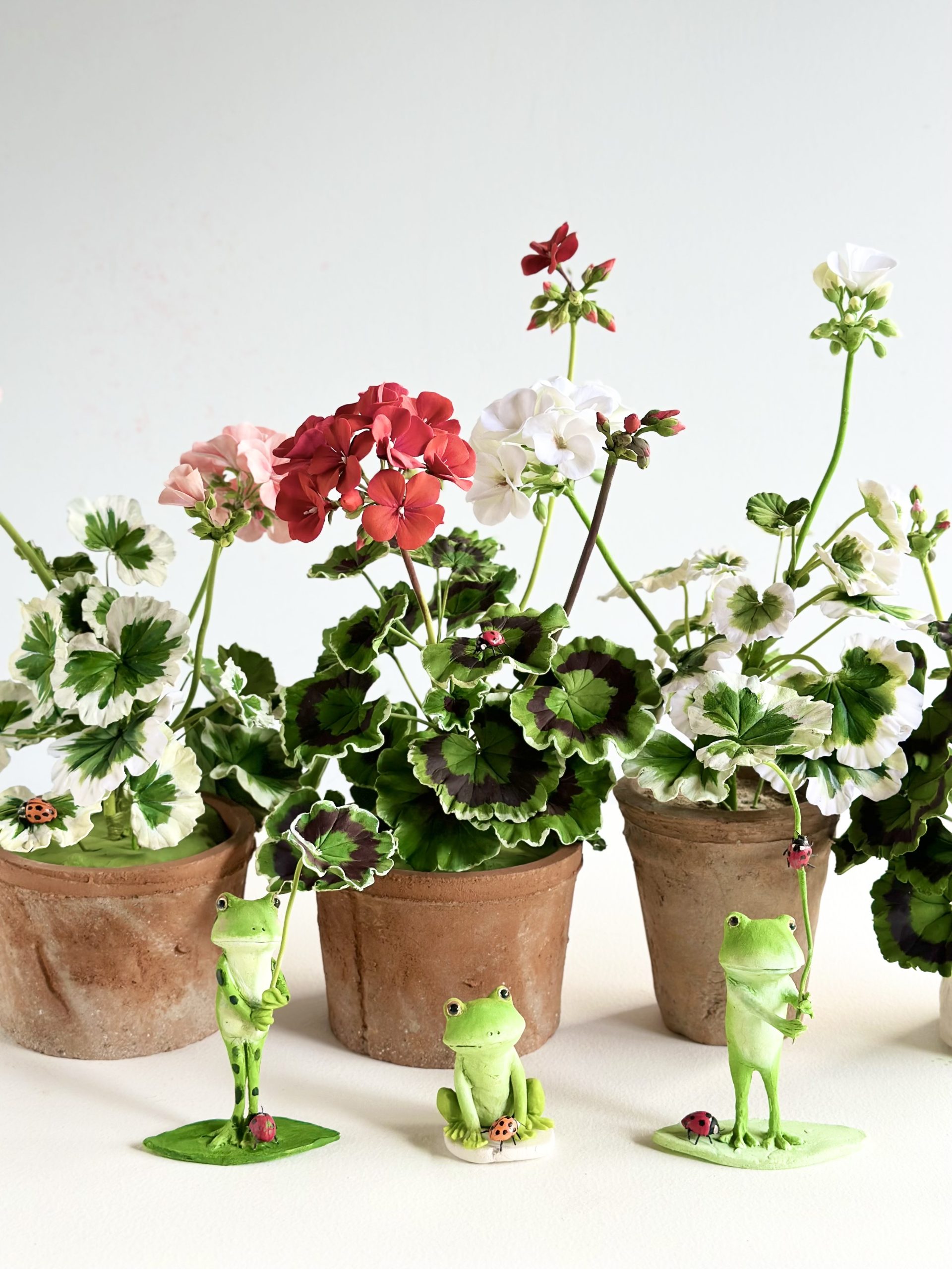 専用 イチゴの鉢植えとスイトピーアレンジ クレイフラワー 専用 イチゴの鉢植えとスイトピーアレンジ クレイフラワー